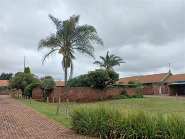 Townhouse for rent in Ekurhuleni, Gauteng
