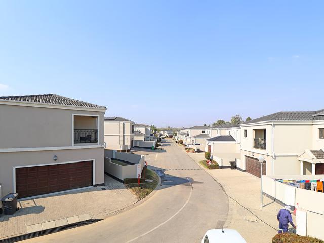 Townhouse for rent in Randburg, Gauteng