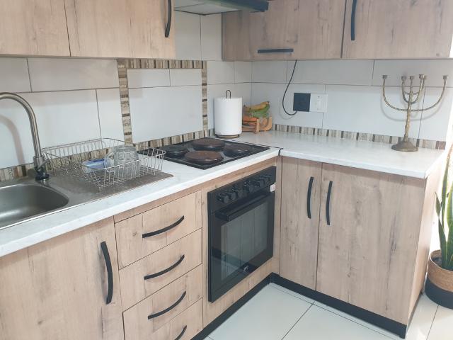 Townhouse for rent in Diep River