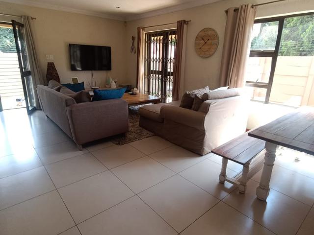 Townhouse for rent in Vosloorus, Gauteng