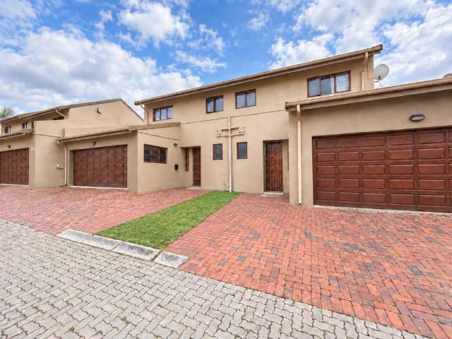 House for rent in Johannesburg Ward 97, Roodepoort