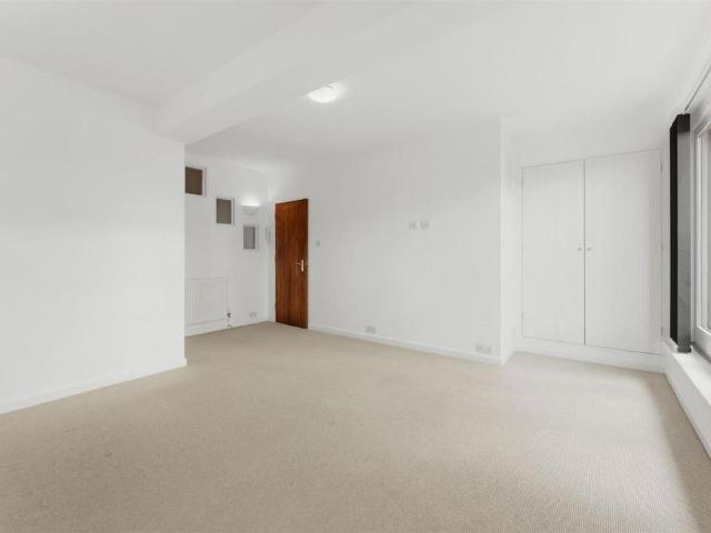 Townhouse for rent in Stanford On Avon, Leicestershire
