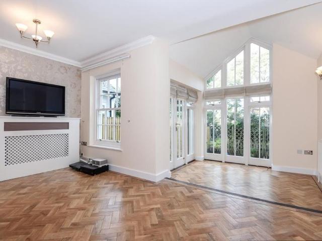 Townhouse for rent in Broadwater Down, Sandown Park
