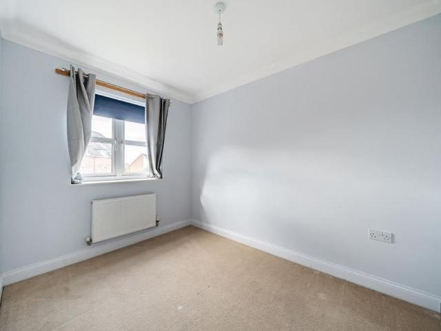 Townhouse for rent in Walton Court, Aylesbury