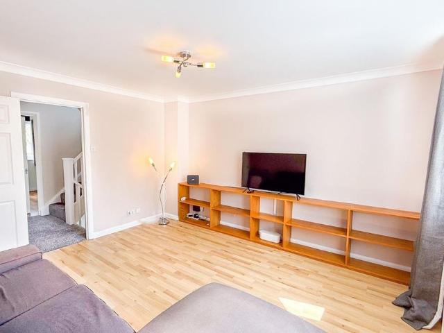 Townhouse for rent in Wraysbury