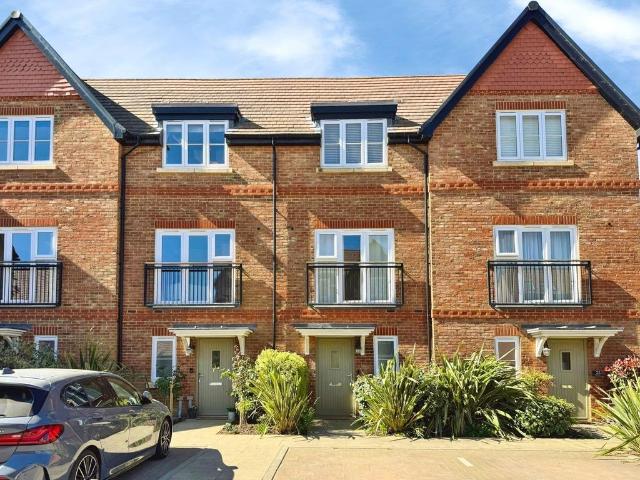 House for rent in Daws Hill, Flackwell Heath