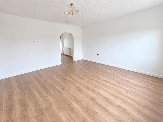 Townhouse for rent in New Earth, Oldham