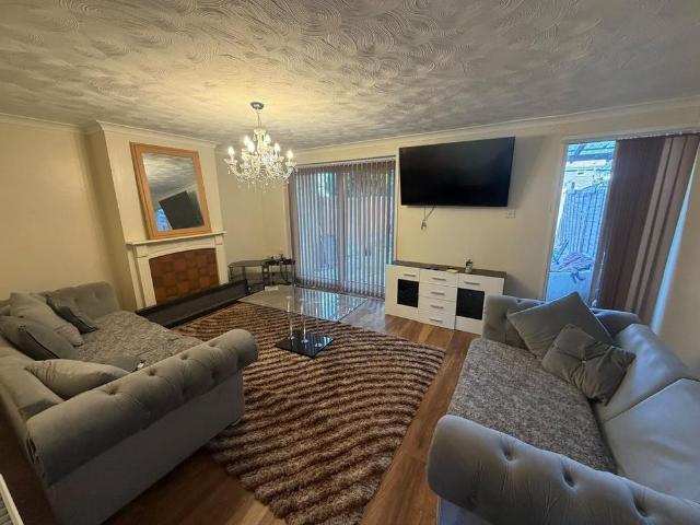 Townhouse for rent in South Bretton, Peterborough