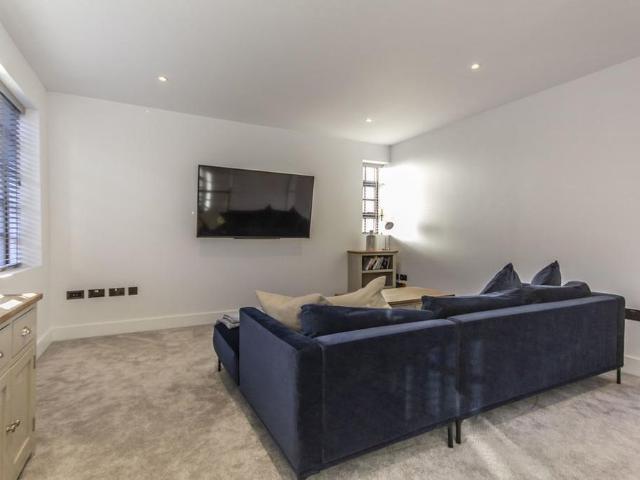 Townhouse for rent in Jewellery Quarter, West Midlands
