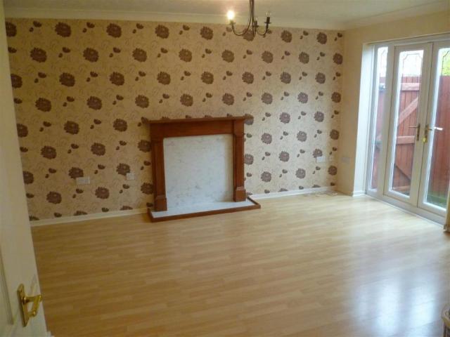 Townhouse for rent in Kettlebrook, Staffordshire