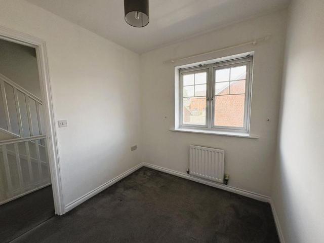 Townhouse for rent in Houghtonside, Tyne And Wear