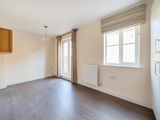 Townhouse for rent in Greater London