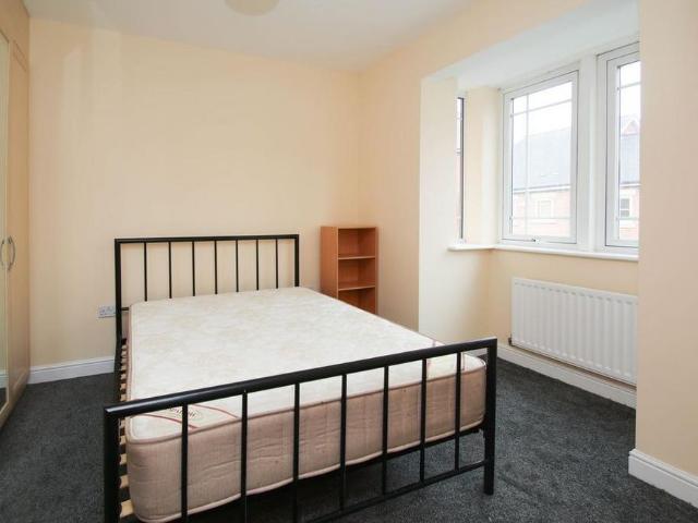 Townhouse for rent in Hulme, Manchester
