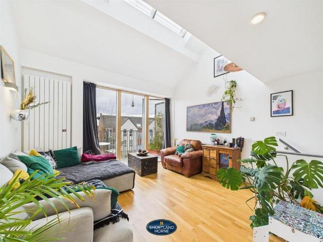 Townhouse for rent in Hillfields, West Midlands