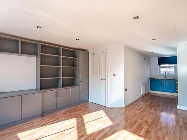 Townhouse for rent in High Field, York