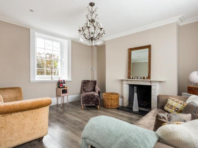 Townhouse for rent in Bloomfield, Dulcote