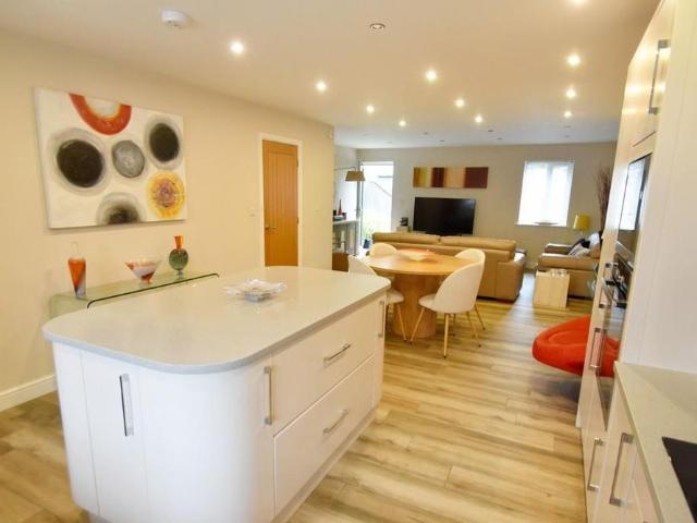 Townhouse for rent in Jericho, Bury