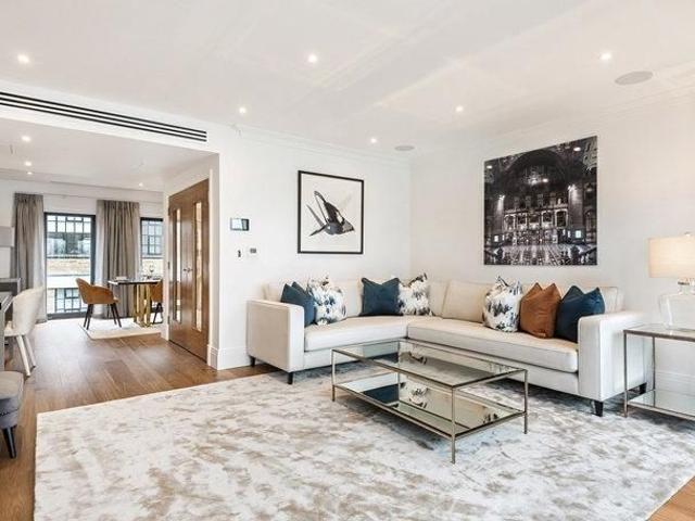 Townhouse for rent in Hammersmith, Greater London