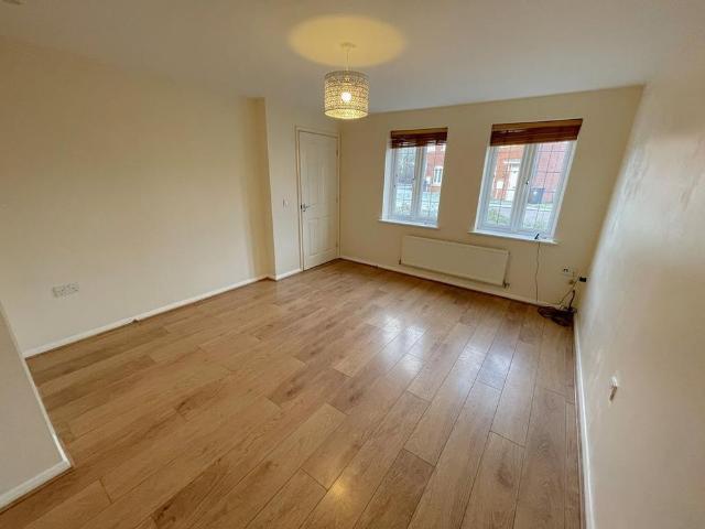 Townhouse for rent in Bradgate Heights, Old Wharf