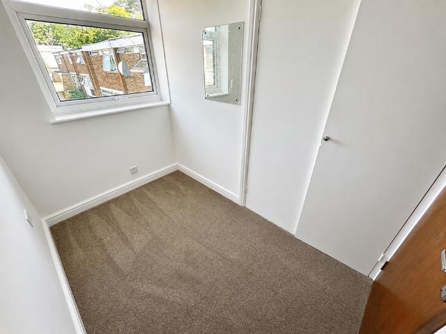 Townhouse for rent in Horsell, Woking