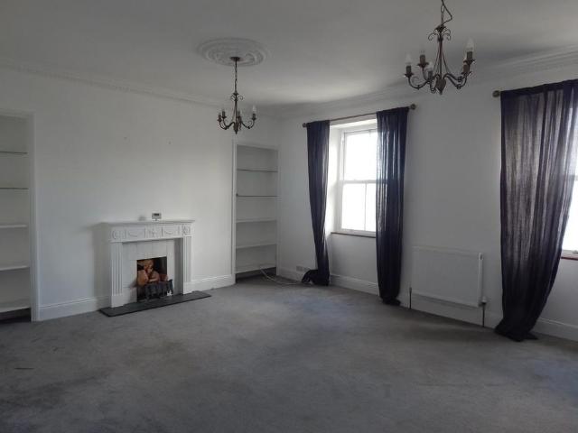 Townhouse for rent in West Hoe, Mount Wise