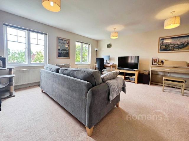Townhouse for rent in Aldershot, Hampshire