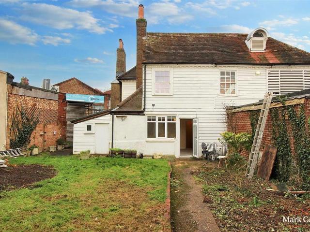 House for rent in Pachesham Park, Surrey
