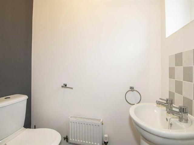 Townhouse for rent in Oakridge Park, Old Wolverton