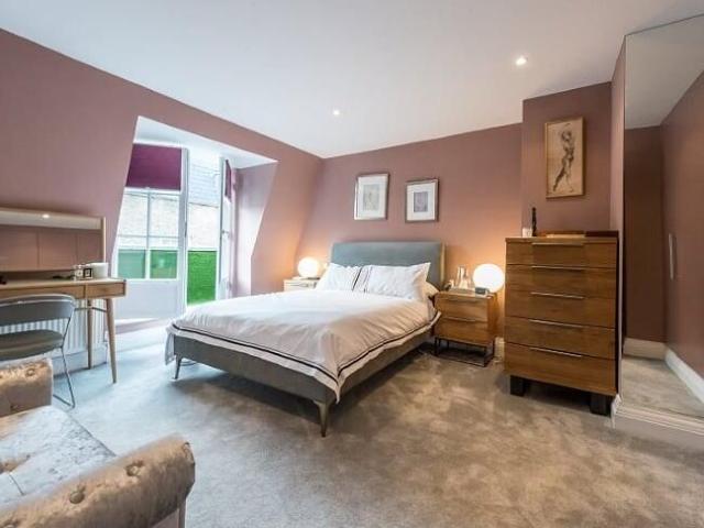 Townhouse for rent in Paddington, Greater London