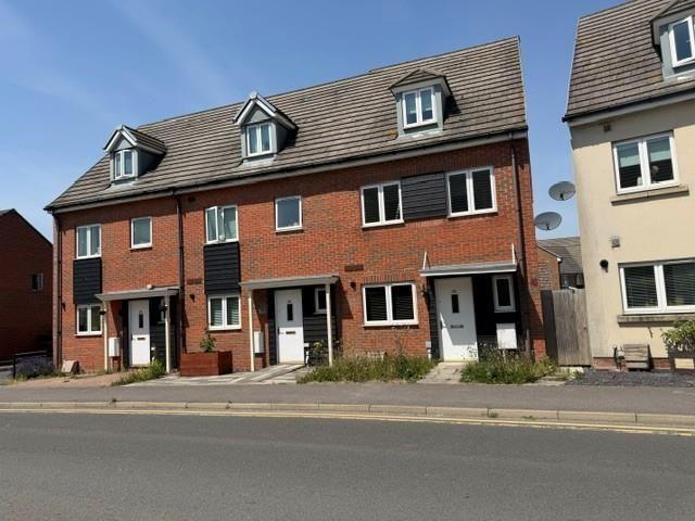Townhouse for rent in Great Western Park North, Berrick Salome