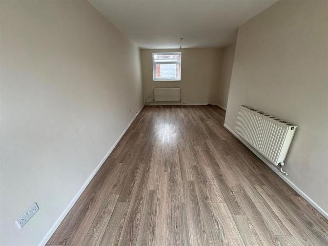 Townhouse for rent in Knotty Ash, Calderstones