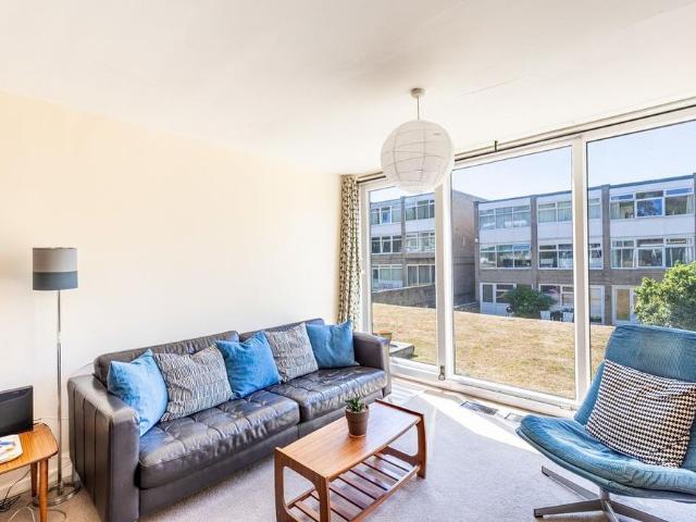 Townhouse for rent in Chapeltown, West Yorkshire