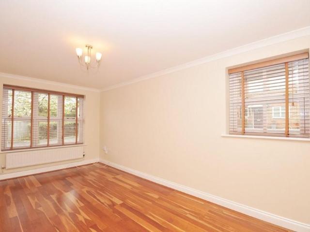 Townhouse for rent in St James, Sandown Park