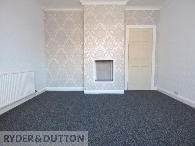 Townhouse for rent in Burnedge, Greater Manchester