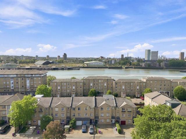 Townhouse for rent in Isle Of Dogs, Greater London