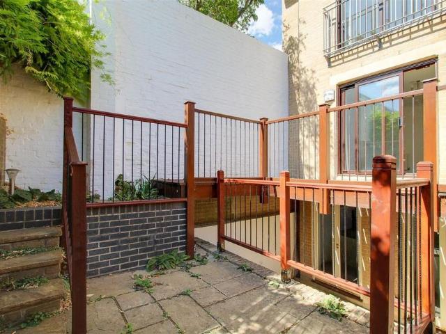 Townhouse for rent in Arbury, Cambridgeshire