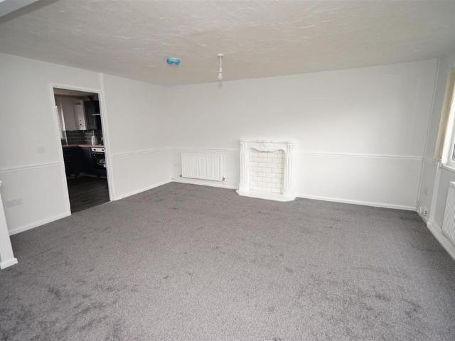 Townhouse for rent in Lee Bank, Greater Manchester