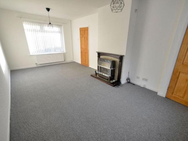 Townhouse for rent in Hough Green, Widnes