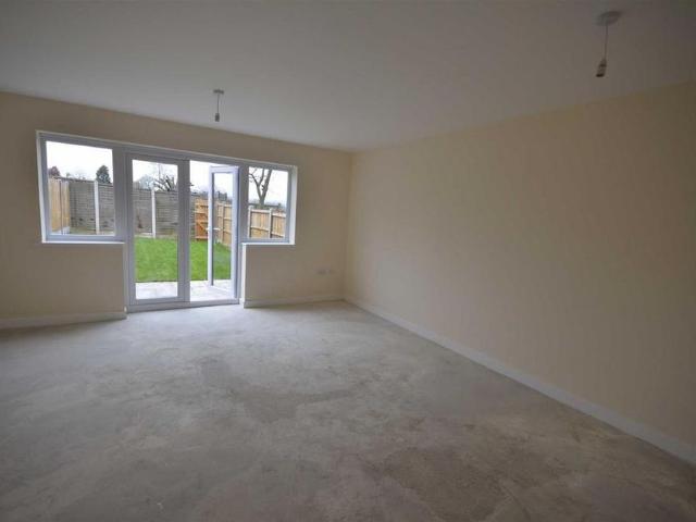 Townhouse for rent in Stone, Baswich