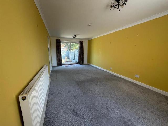 Townhouse for rent in Farnley, West Yorkshire
