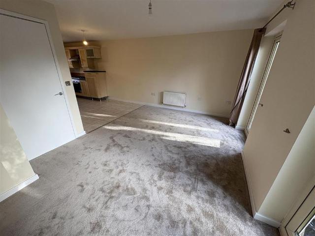Townhouse for rent in Churwell, Leeds
