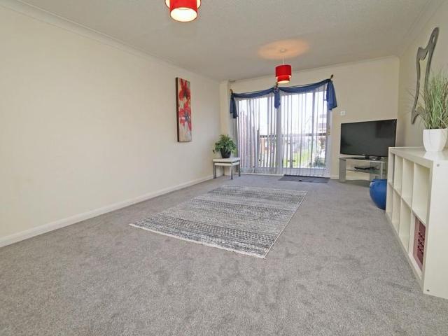 Townhouse for rent in Port Solent, City Of Portsmouth