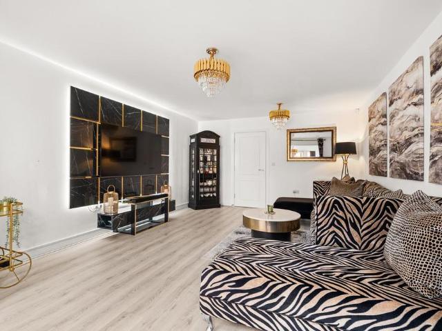Townhouse for rent in Emmbrook, Wokingham