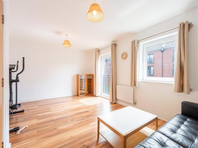 Townhouse for rent in Anniesland, Scotland