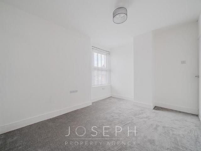 Townhouse for rent in Westbourne, Key Street