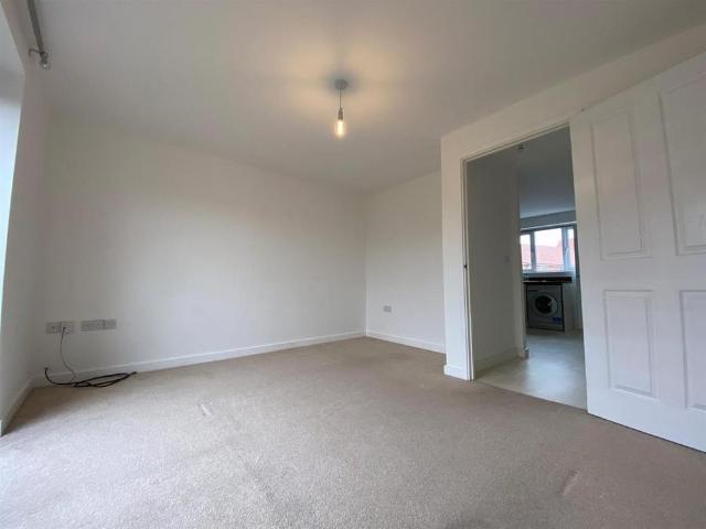 Townhouse for rent in Elmton, East Midlands