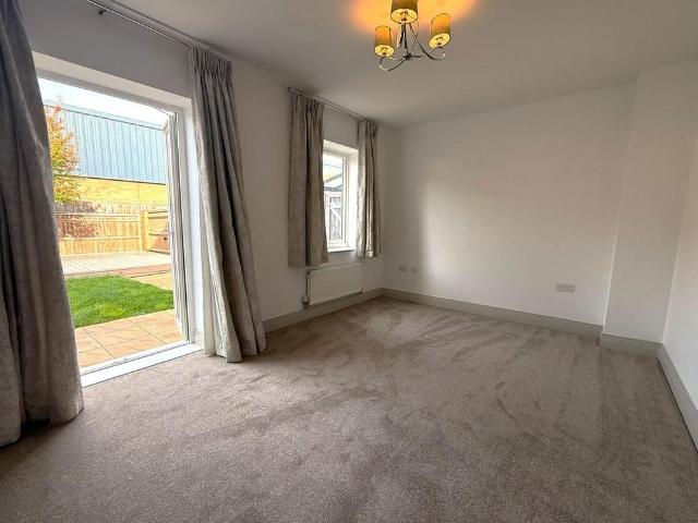 Townhouse for rent in Clifton Close, Cherwell