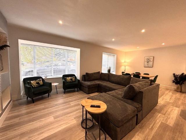 Townhouse for rent in Wick, Bournemouth