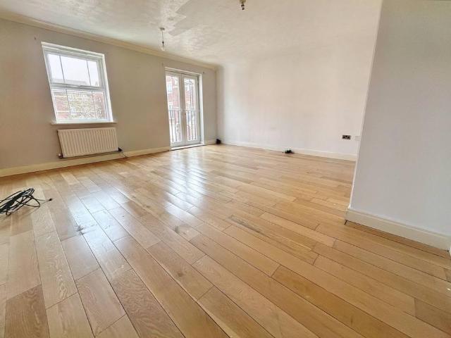 Townhouse for rent in Lakeside, Doncaster