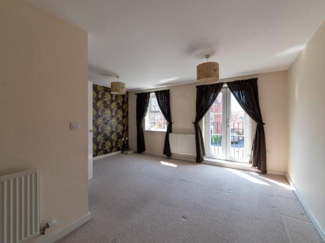 Townhouse for rent in Attenborough, East Midlands